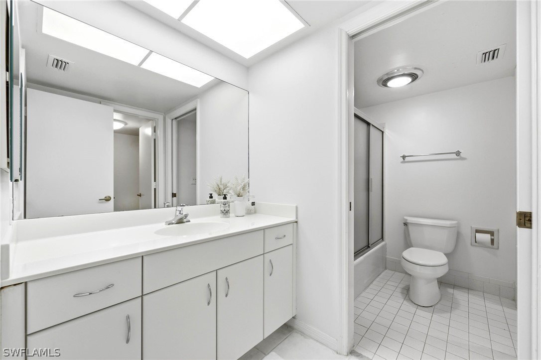 2 Bed Condominium for Sale in Naples, photo 32