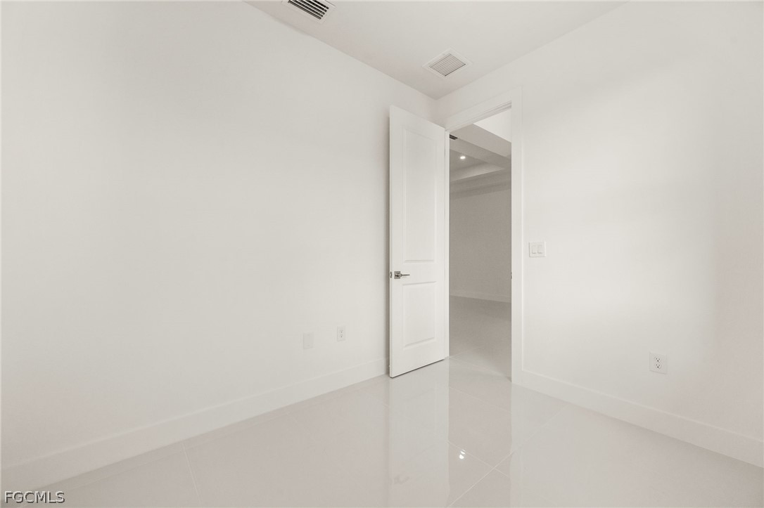 3 Bed SingleFamilyResidence for Sale in Lehigh Acres, photo 32