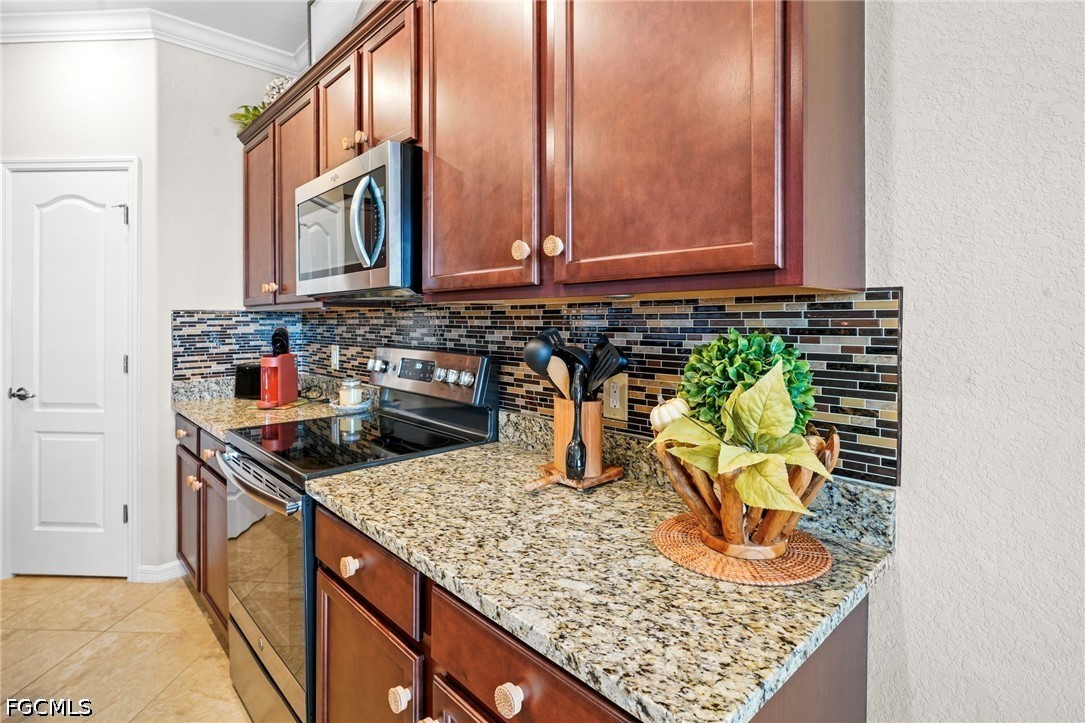 2 Bed Waterfront Home for Sale in Fort Myers, photo 32