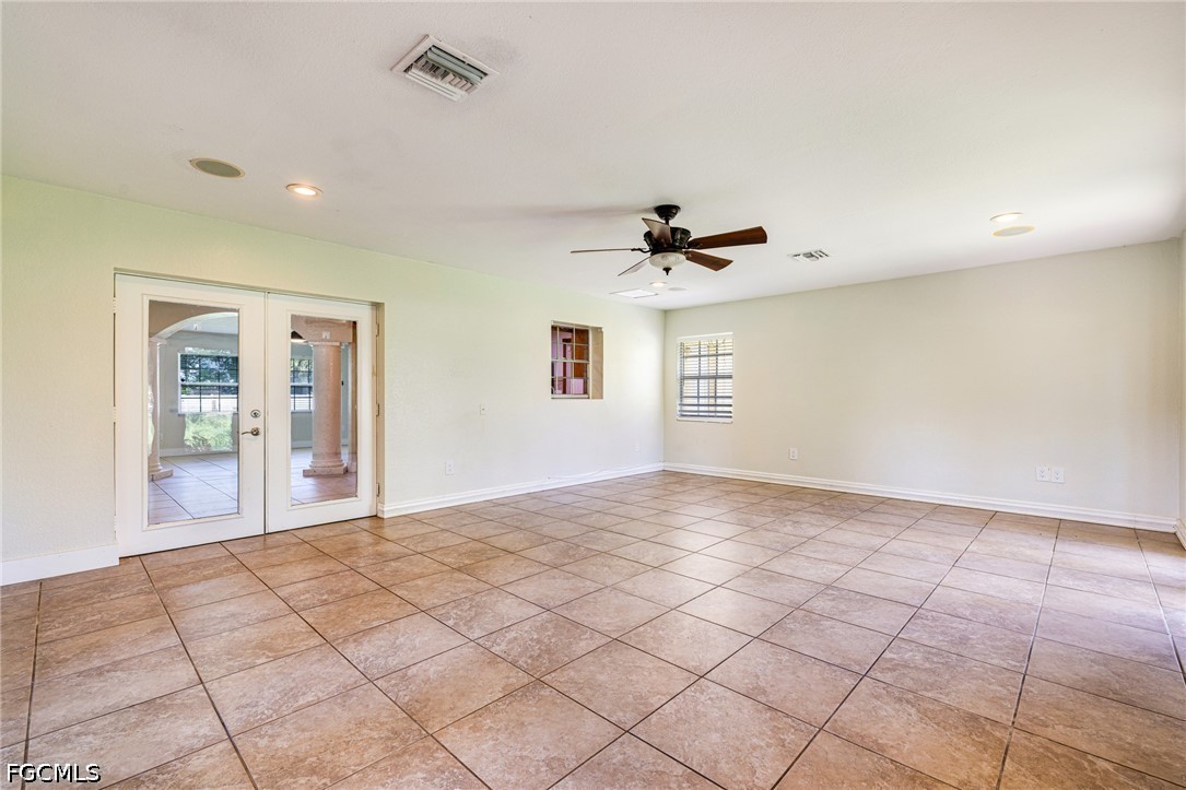 3 Bed SingleFamilyResidence for Sale in Fort Myers, photo 32