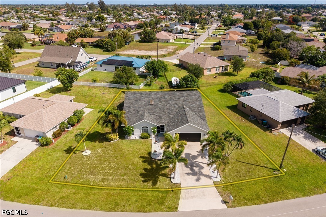 3 Bed SingleFamilyResidence for Sale in Cape Coral, photo 32