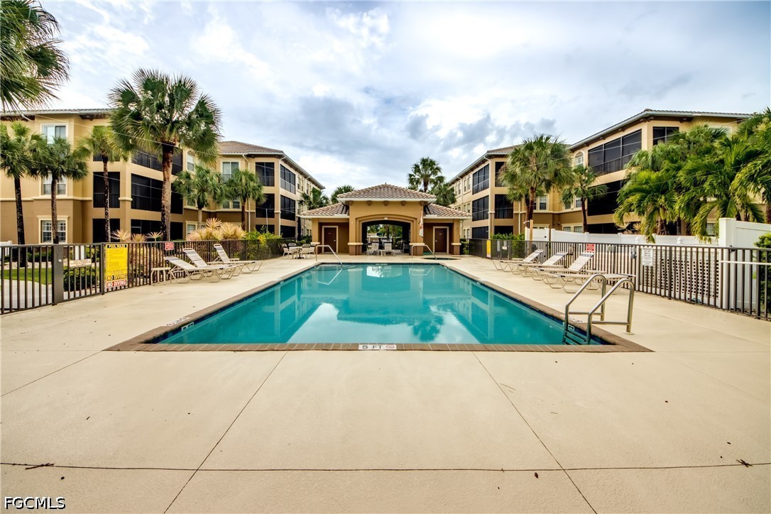 2 Bed Condominium for Sale in Tuscany Court, FL, $250,000 — photo 32