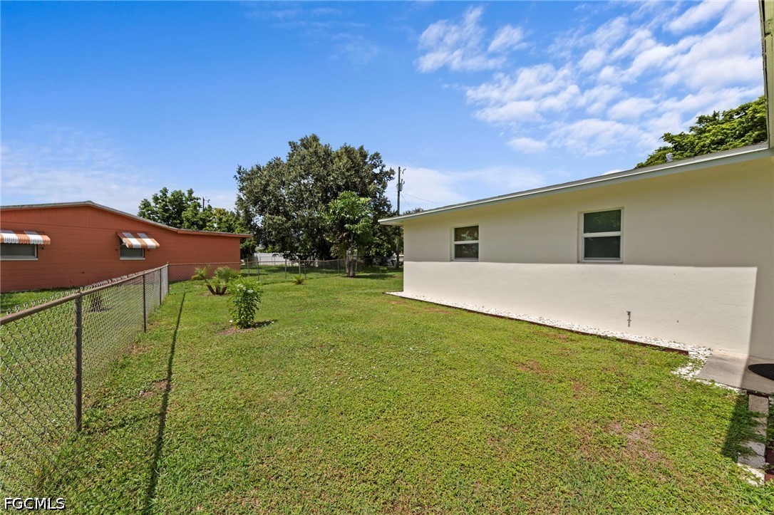2 Bed SingleFamilyResidence for Sale in Wedgewood, photo 32