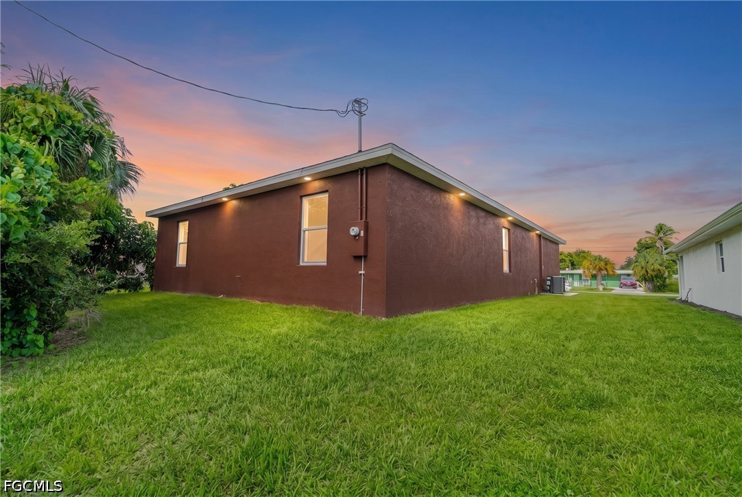 3 Bed SingleFamilyResidence for Sale in Fort Myers, FL — photo 32