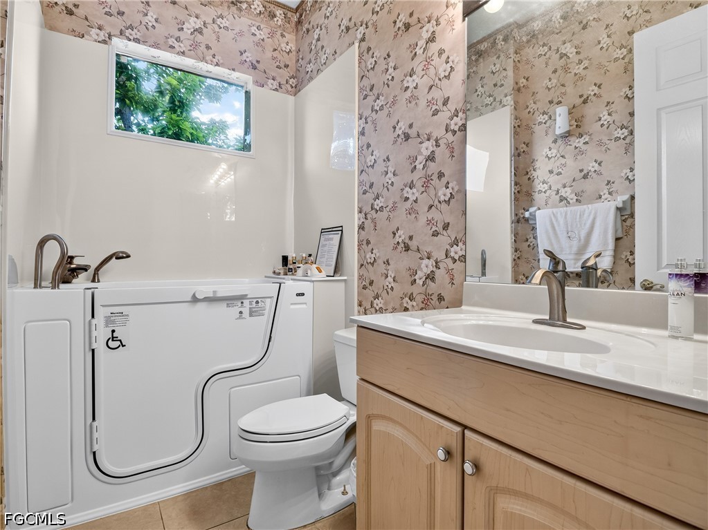 3 Bed Pool Home for Sale in Cape Coral, photo 32