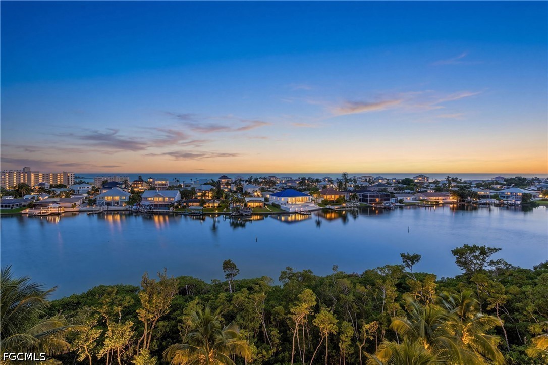 3 Bed Waterfront Home for Sale in Waterside At Bay Beach, photo 32