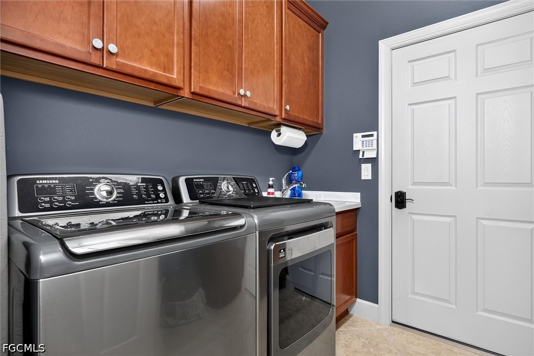 3 Bed Pool Home for Sale in Somerset, photo 32