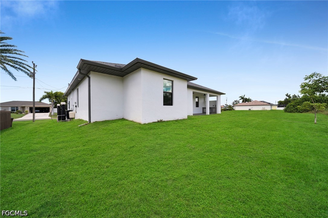 3 Bed SingleFamilyResidence for Sale in Cape Coral, photo 32