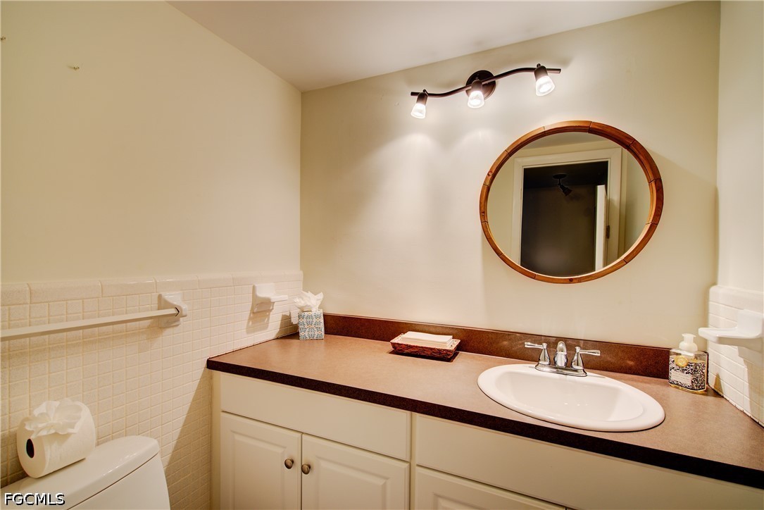 1 Bed Waterfront Home for Sale in Fort Myers, photo 32