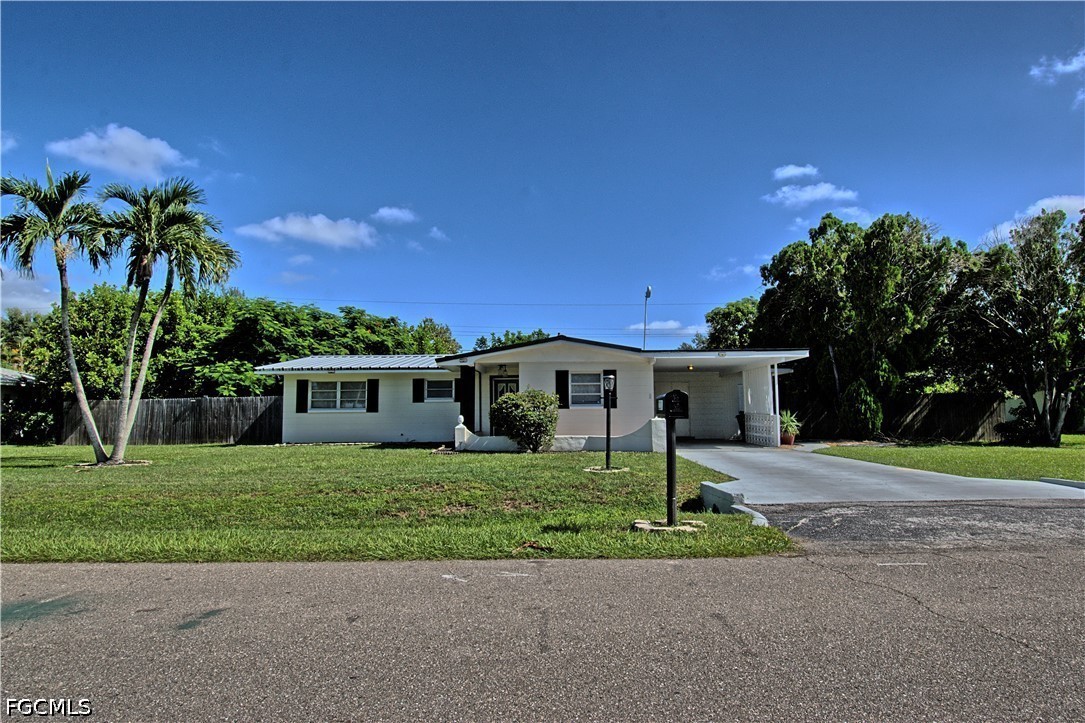 2 Bed SingleFamilyResidence for Sale in Fort Myers, photo 32