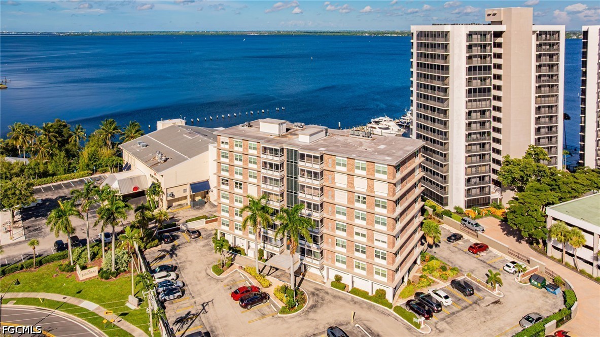 1 Bed Waterfront Home for Sale in Fort Myers, photo 32