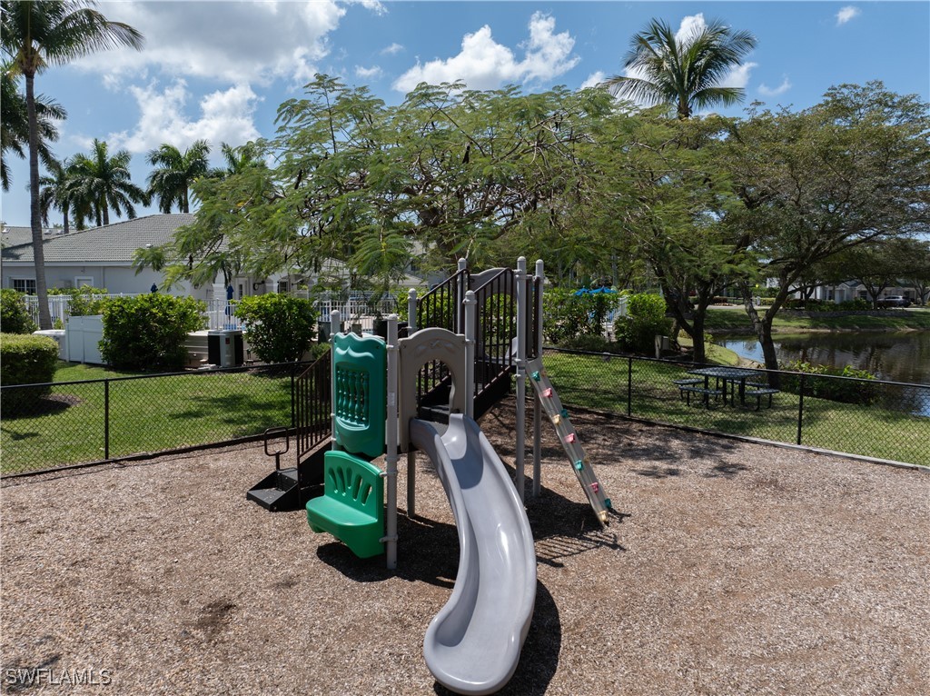 2 Bed Waterfront Home for Sale in Fort Myers, photo 33