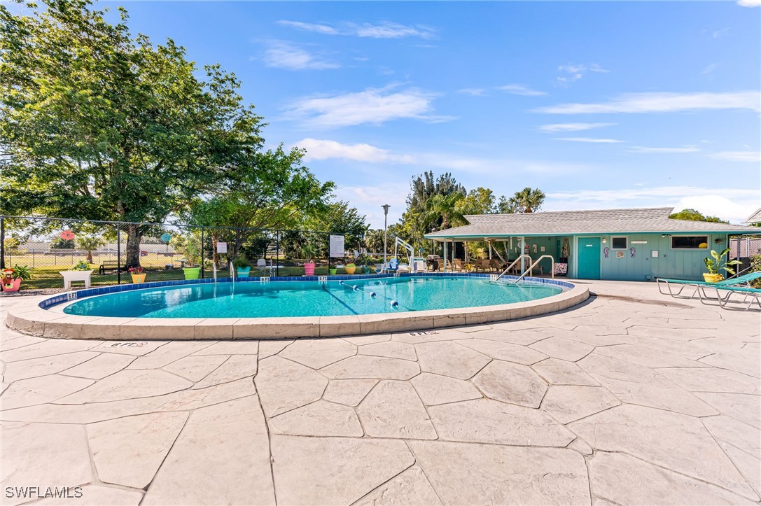 2 Bed ManufacturedHome for Sale in Naples, FL, $159,000 — photo 33