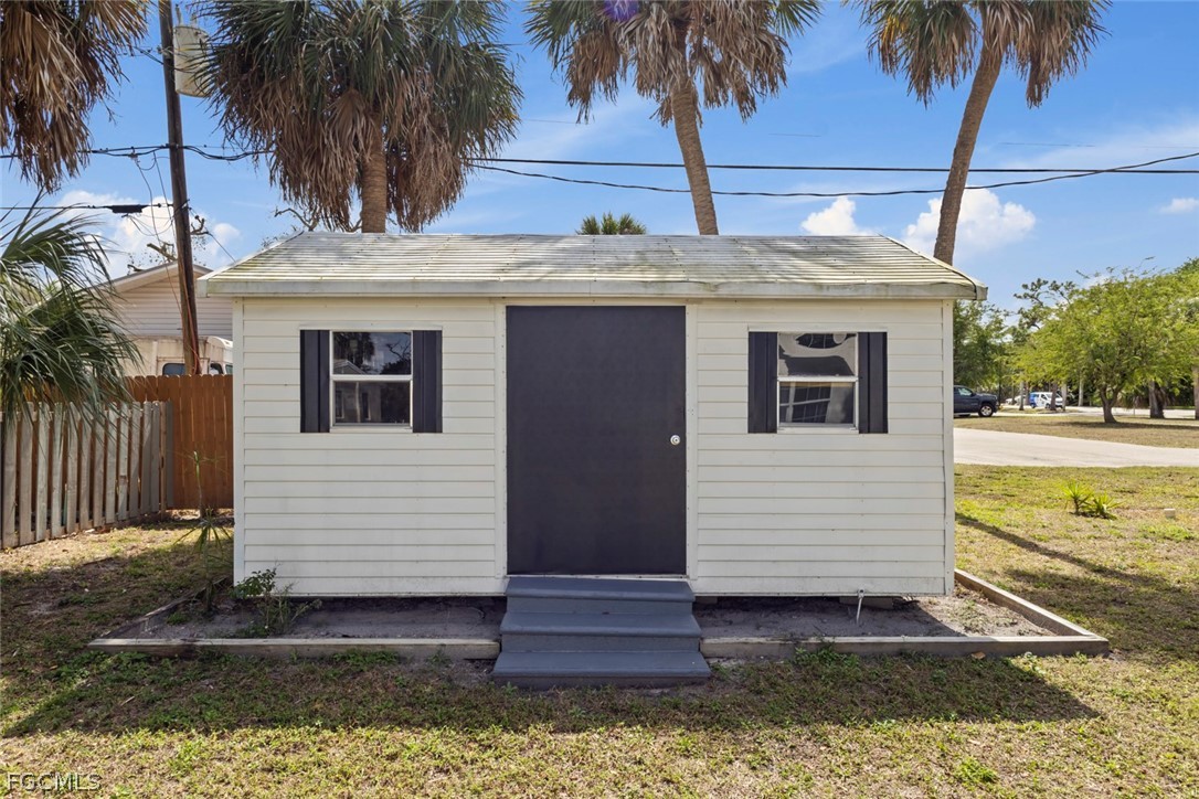 3 Bed SingleFamilyResidence for Sale in Metes And Bounds, FL — photo 33
