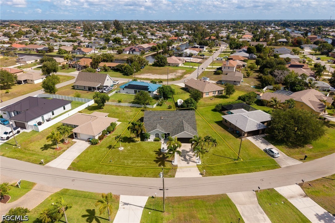 3 Bed SingleFamilyResidence for Sale in Cape Coral, photo 33