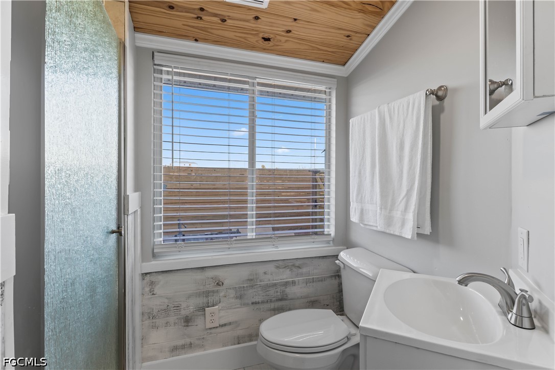 2 Bed Waterfront Home for Sale in Matlacha, FL, $399,900 — photo 33
