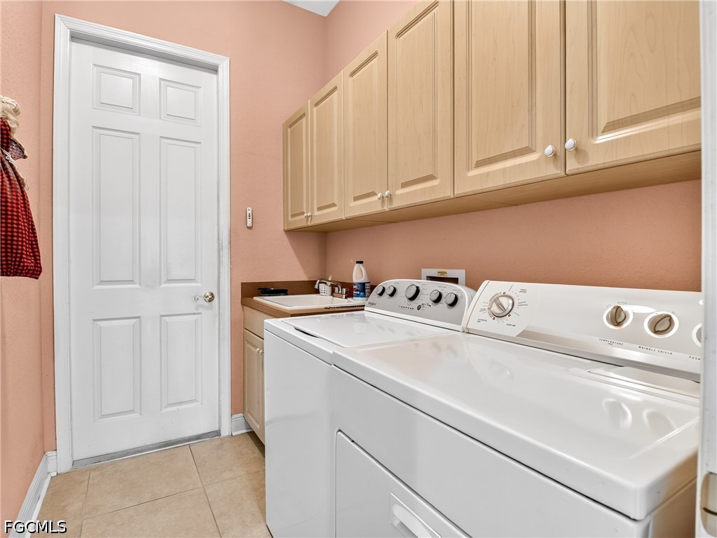 3 Bed Pool Home for Sale in Cape Coral, photo 33