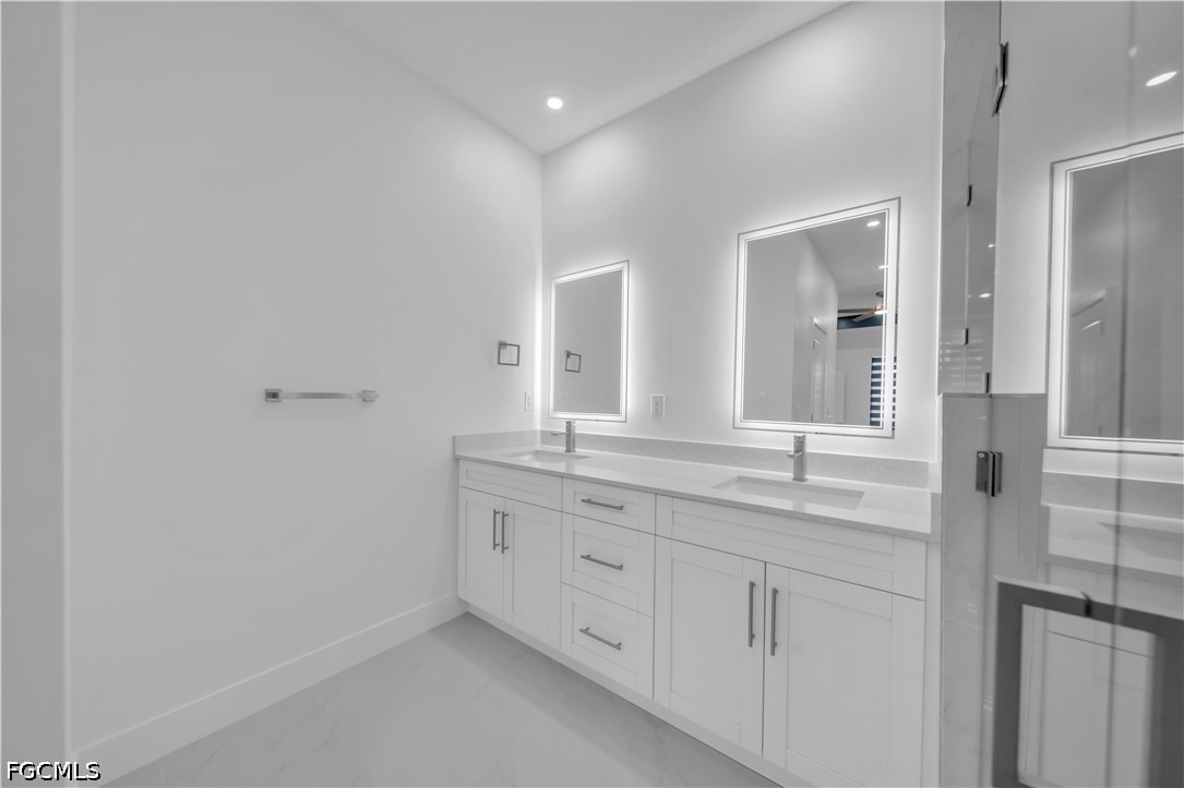 3 Bed SingleFamilyResidence for Sale in Cape Coral, photo 33