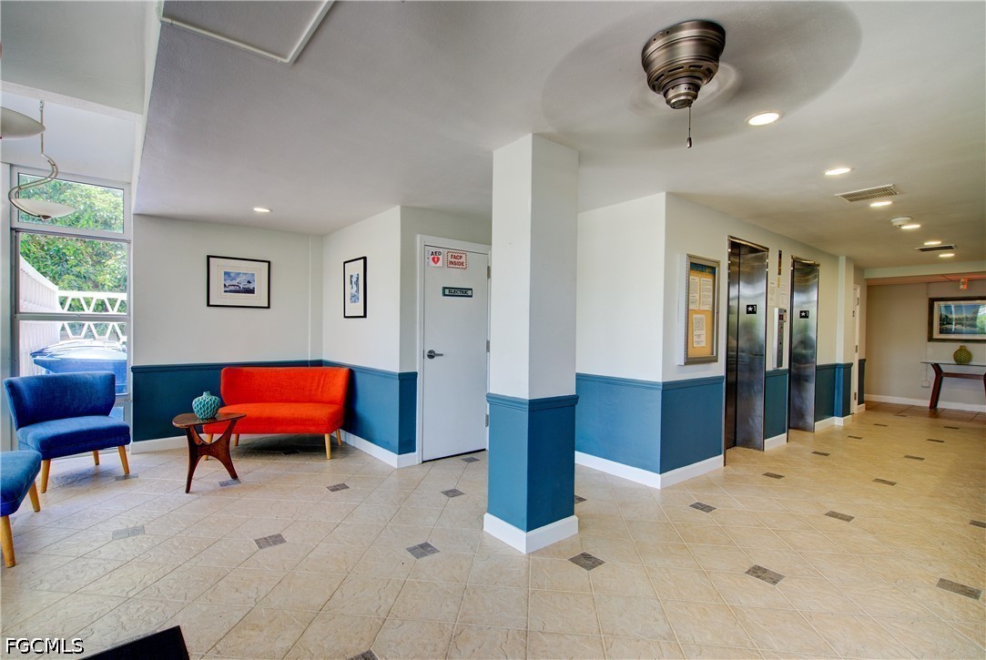 1 Bed Waterfront Home for Sale in Fort Myers, photo 33