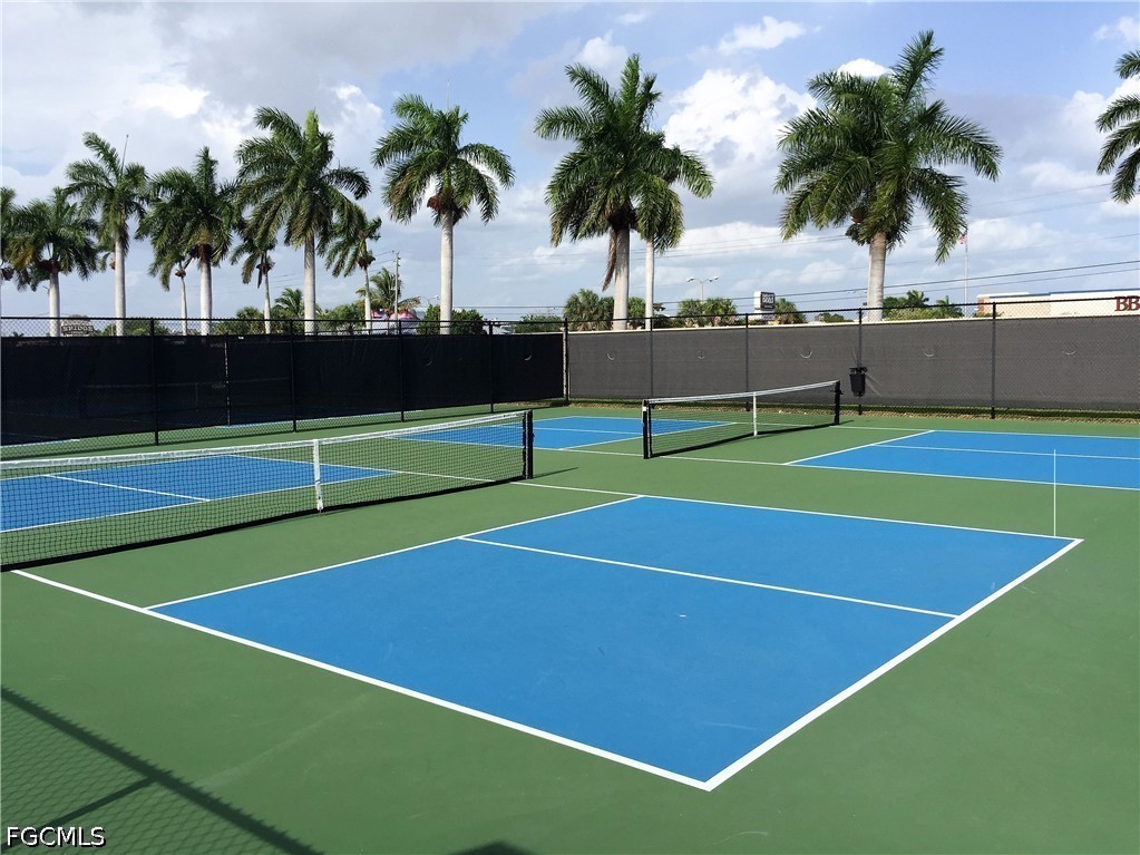 1 Bed Waterfront Home for Sale in Fort Myers, photo 33