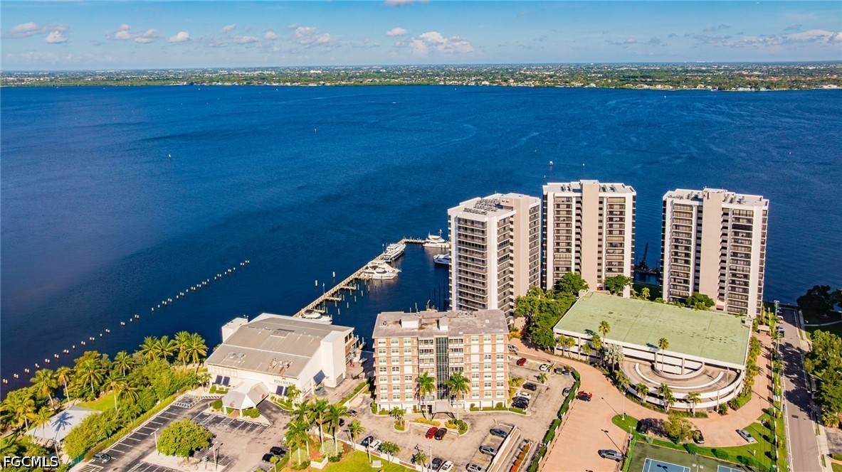 1 Bed Waterfront Home for Sale in Fort Myers, photo 33