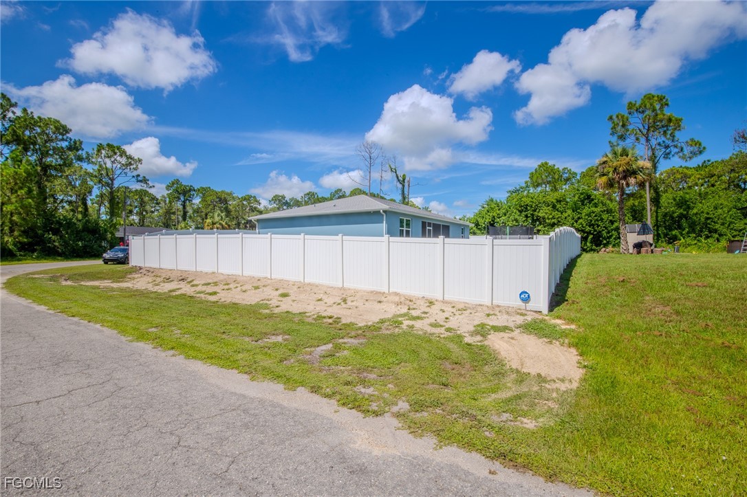 3 Bed SingleFamilyResidence for Sale in Port Labelle, FL — photo 34