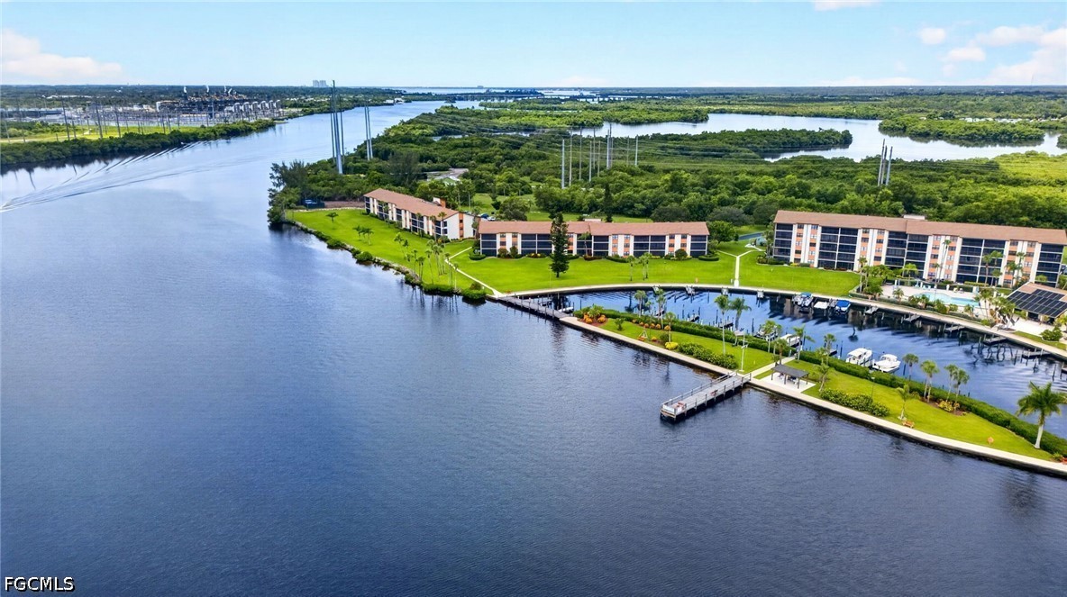 2 Bed Waterfront Home for Sale in North Fort Myers, photo 34