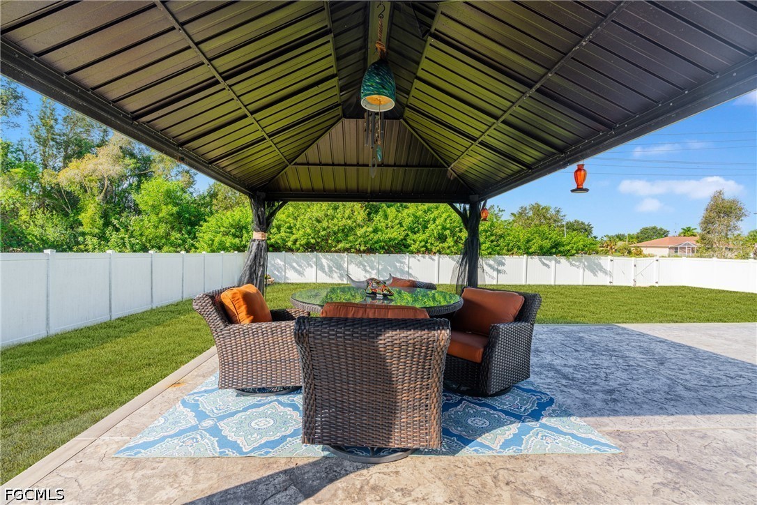 4 Bed SingleFamilyResidence for Sale in Mirror Lakes, FL — photo 34