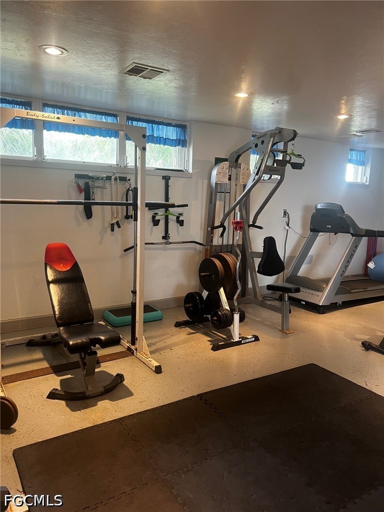 2 Bed ManufacturedHome for Sale in Tamiami Village, photo 34