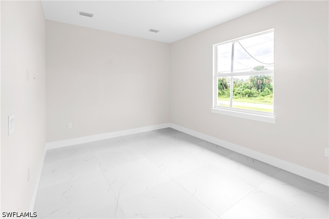 4 Bed SingleFamilyResidence for Sale in Lehigh Acres, photo 34
