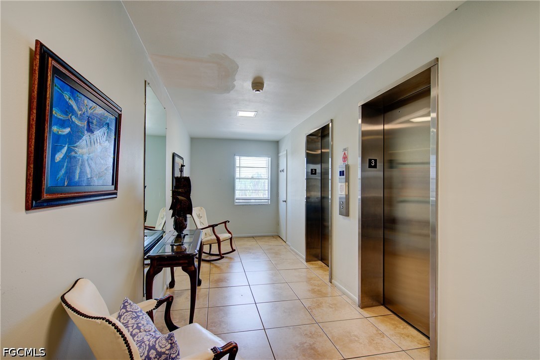 1 Bed Waterfront Home for Sale in Fort Myers, photo 34