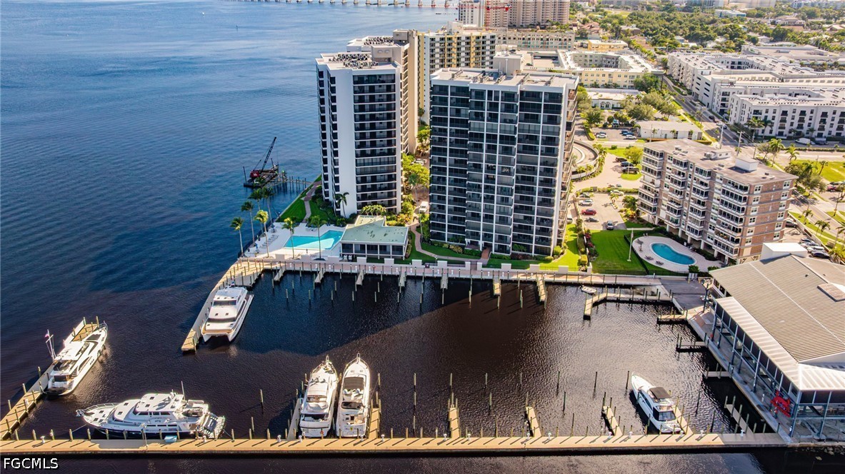 1 Bed Waterfront Home for Sale in Fort Myers, photo 34