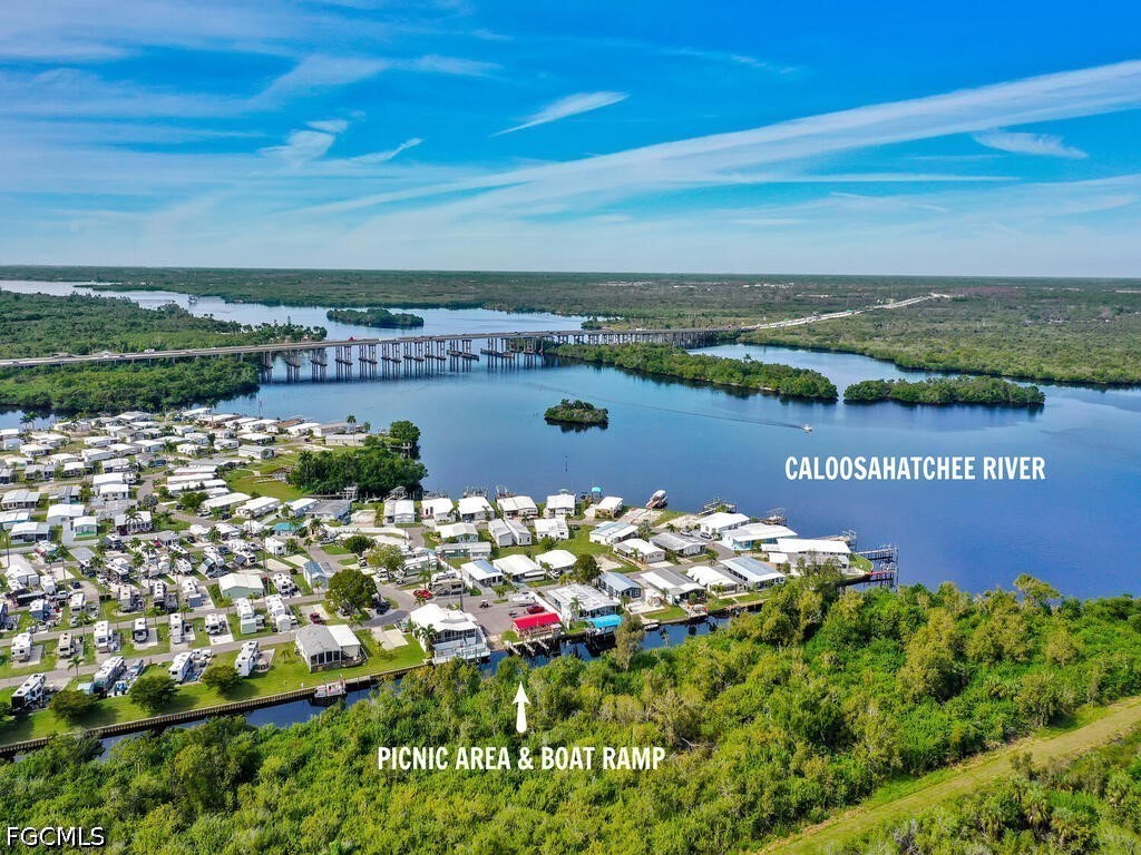 2 Bed Waterfront Home for Sale in Fort Myers, photo 34