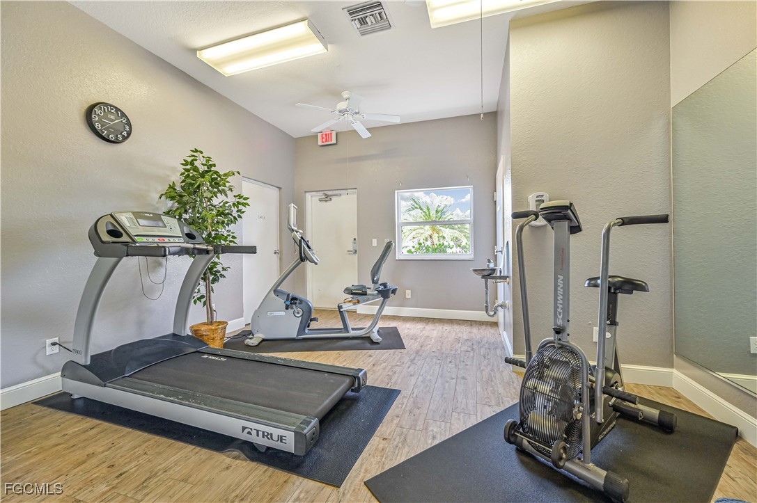 1 Bed Waterfront Home for Sale in Fort Myers, photo 35