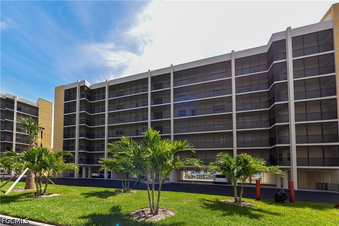 2 Bed Waterfront Home for Sale in Hibiscus Pointe, FL — photo 35