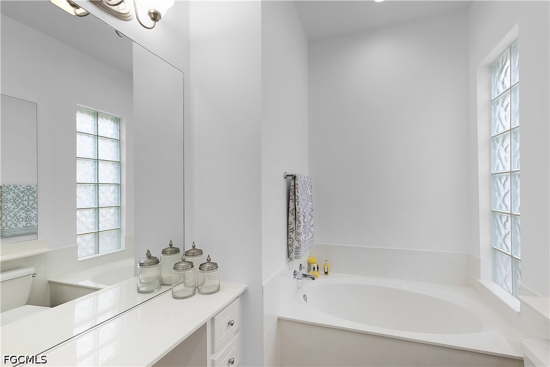 3 Bed Waterfront Home for Sale in Verona Walk, photo 35