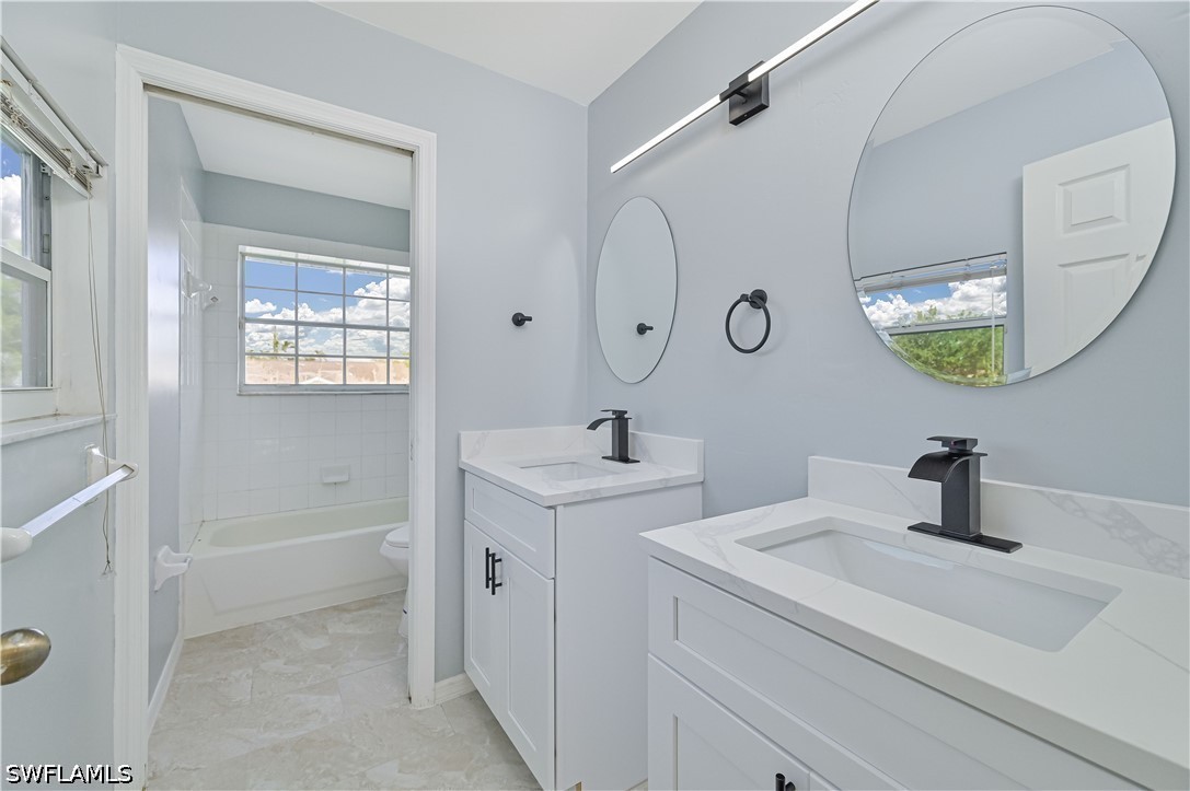 4 Bed Waterfront Home for Sale in Fort Myers, photo 35