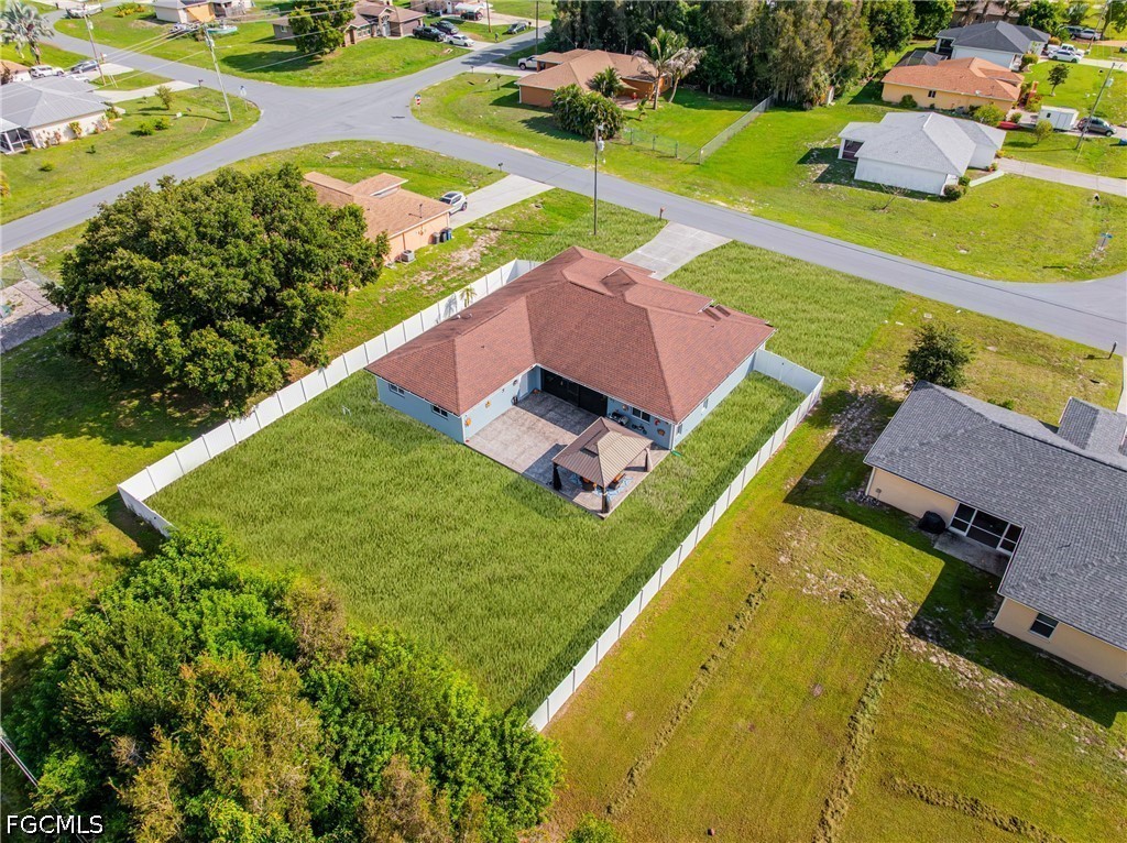 4 Bed SingleFamilyResidence for Sale in Mirror Lakes, FL — photo 35
