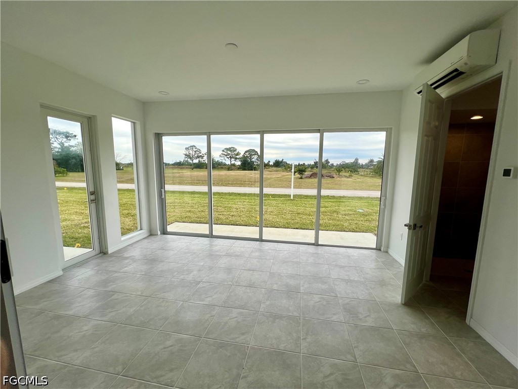 3 Bed Attached for Sale in Mirror Lakes, photo 35