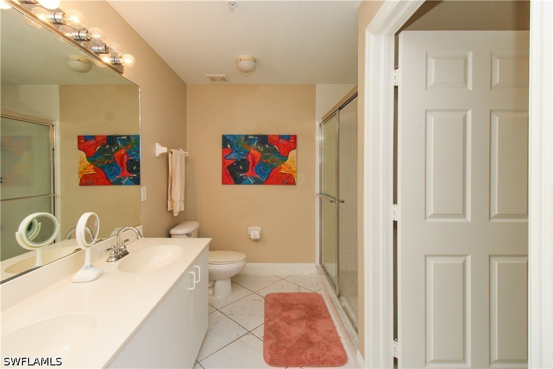 3 Bed Condominium for Sale in Vanderbilt Villas, photo 35