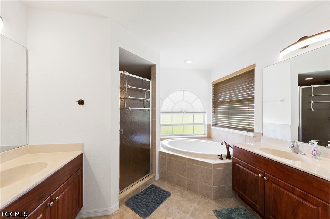 3 Bed Pool Home for Sale in Cape Coral, photo 35