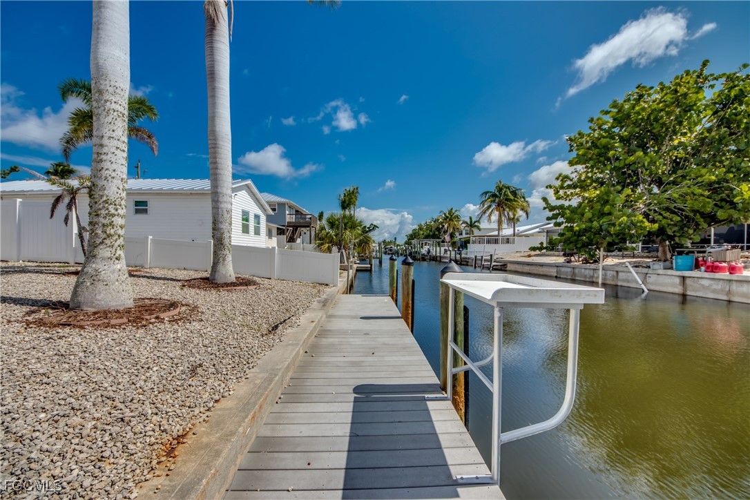 2 Bed Waterfront Home for Sale in Bokeelia, photo 36