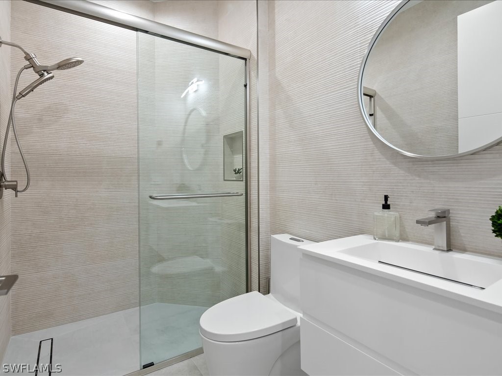 5 Bed SingleFamilyResidence for Sale in Marbella Isles, photo 36