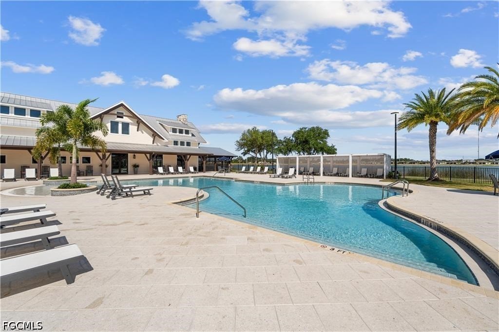 3 Bed SingleFamilyResidence for Sale in Northridge, photo 36