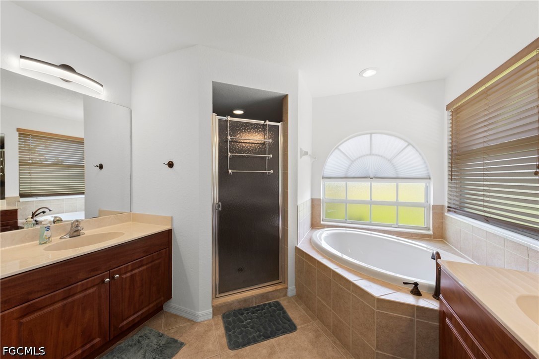 3 Bed Pool Home for Sale in Cape Coral, photo 36