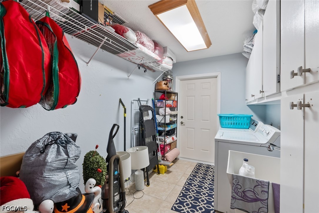 3 Bed Pool Home for Sale in Cape Coral, photo 36
