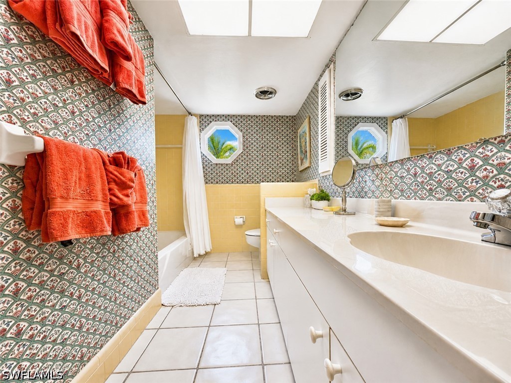 4 Bed Pool Home for Sale in Moorings, photo 36