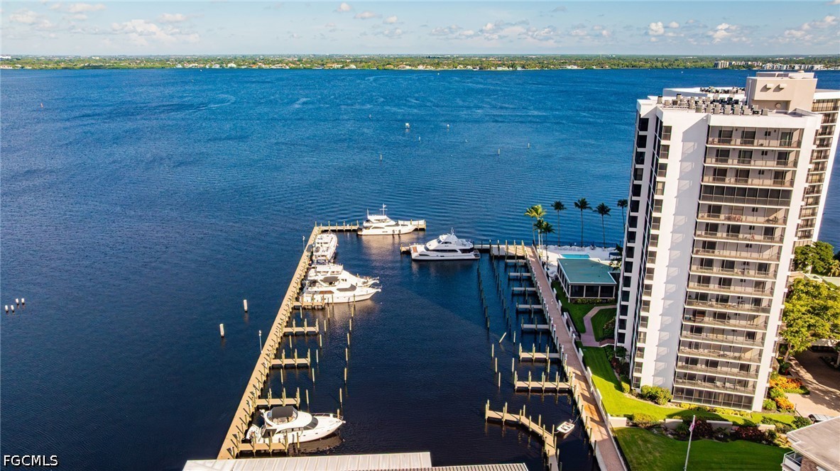 1 Bed Waterfront Home for Sale in Fort Myers, photo 36