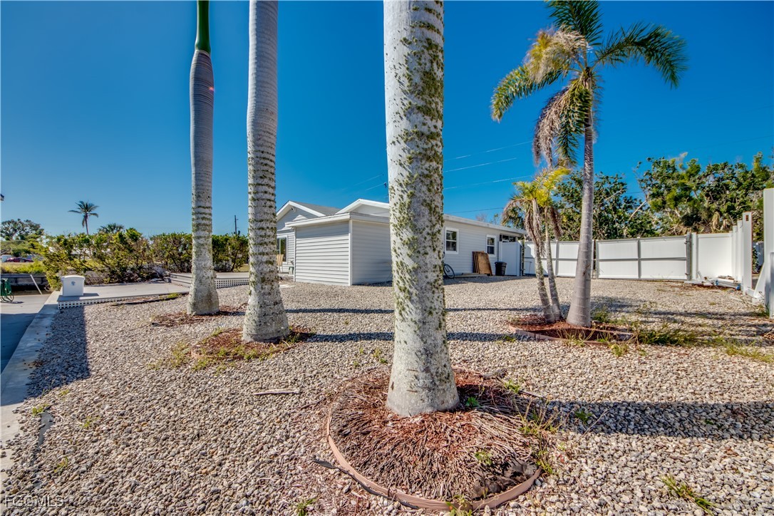 2 Bed Waterfront Home for Sale in Bokeelia, photo 37