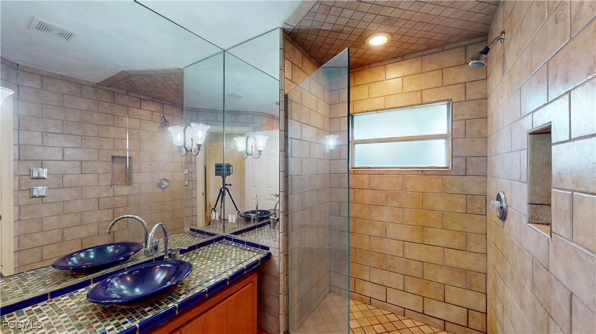 3 Bed Pool Home for Sale in Meadows, photo 37